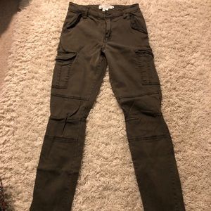 Women’s cargo pants never worn